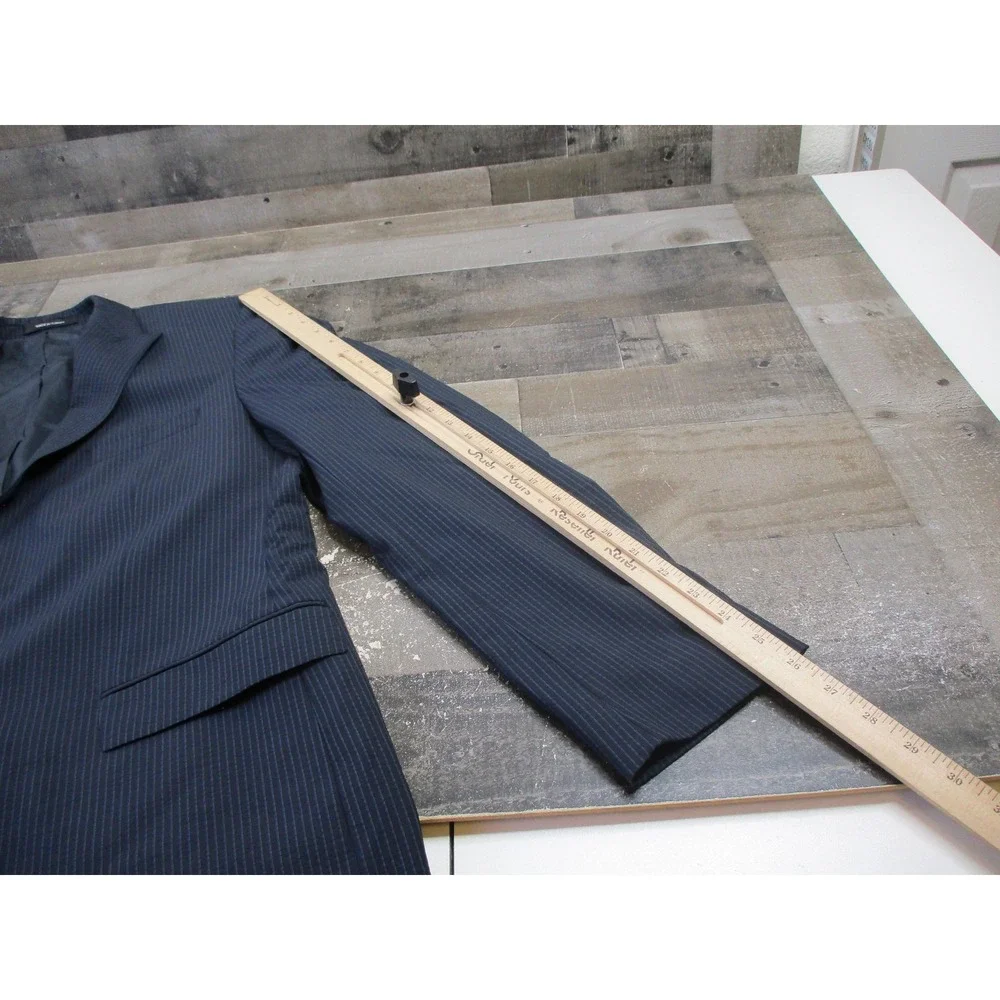 Hugo Boss Blazer Mens 42R Navy Pinstripe Wool Blend Stretch 2 Button Sport Coat